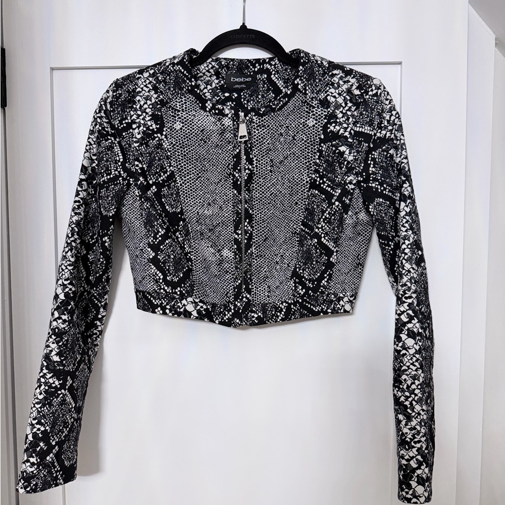 Y2K  Bebe Snake Skin Print Cropped Moto Biker Jacket Cotton Size 2 goth preppy